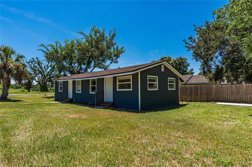 For Sale: $275,000 (4 beds, 1 baths, 880 Square Feet)