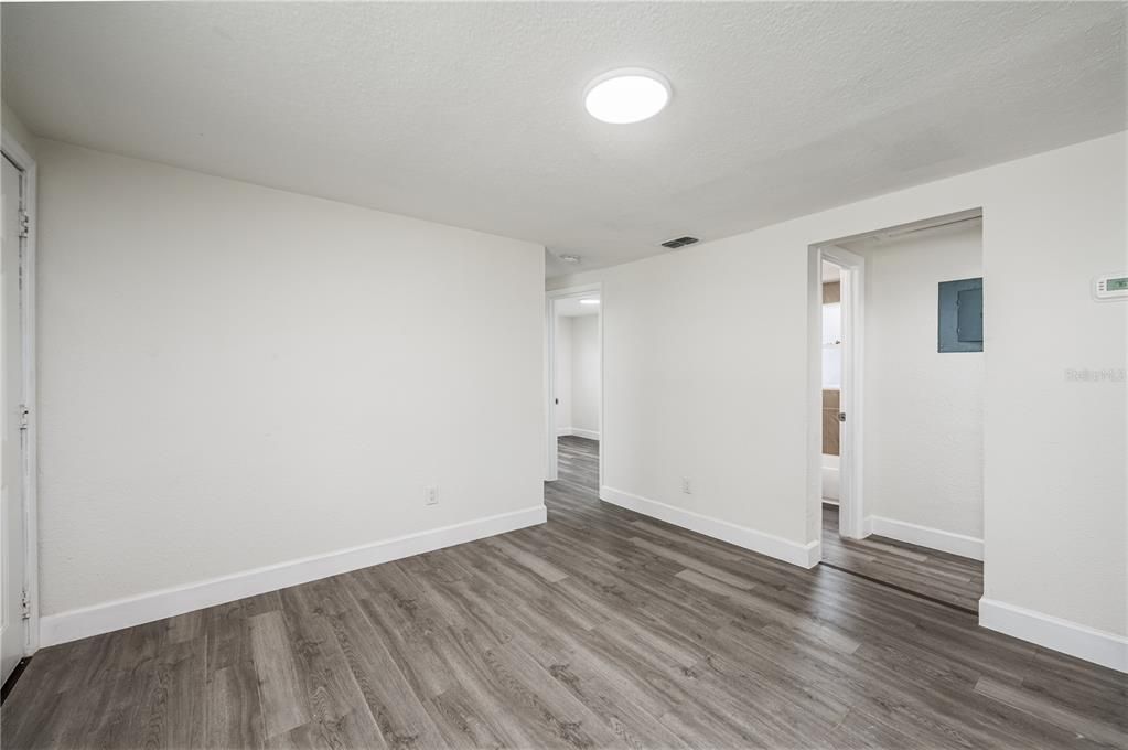 For Sale: $275,000 (4 beds, 1 baths, 880 Square Feet)