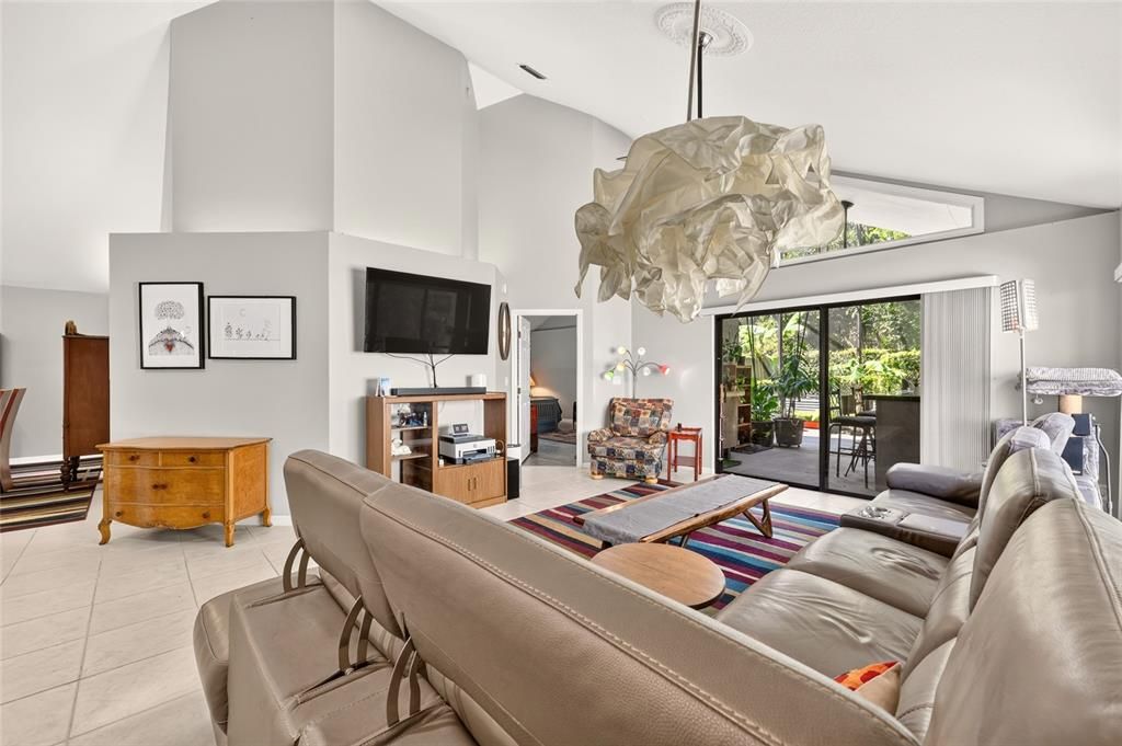 For Sale: $424,900 (3 beds, 2 baths, 2021 Square Feet)