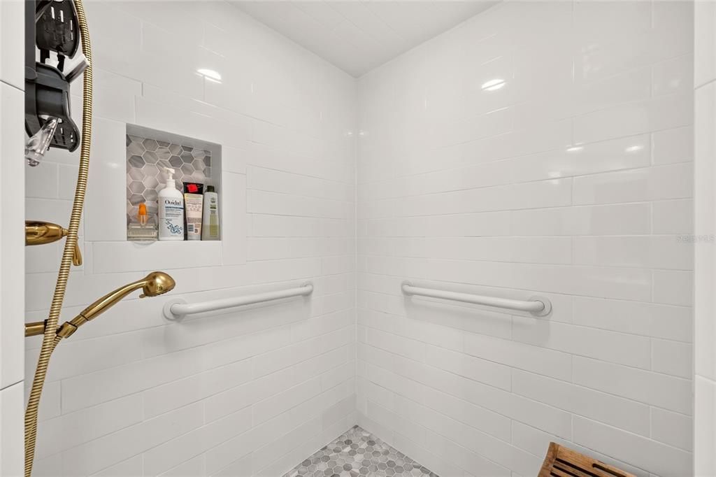 For Sale: $424,900 (3 beds, 2 baths, 2021 Square Feet)