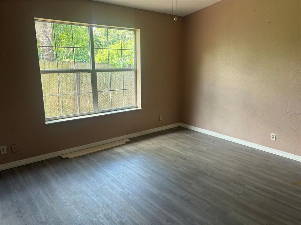 For Sale: $180,000 (2 beds, 2 baths, 1075 Square Feet)
