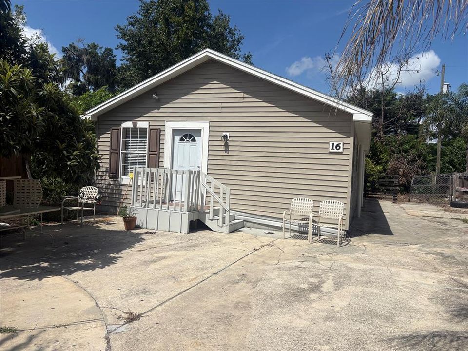 For Sale: $180,000 (2 beds, 2 baths, 1075 Square Feet)
