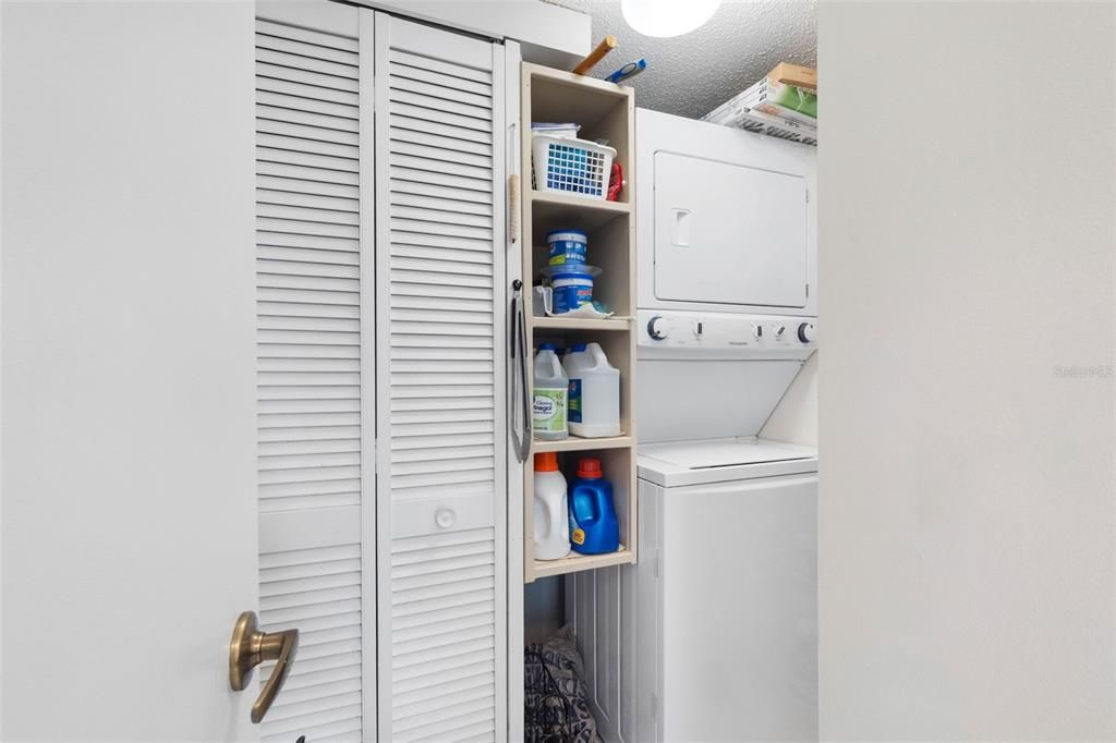 En Venta: $335,000 (2 camas, 2 baños, 960 Pies cuadrados)