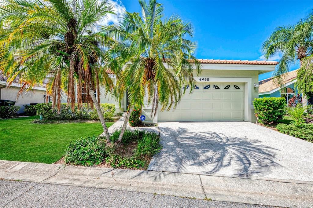 For Sale: $435,000 (2 beds, 2 baths, 2079 Square Feet)