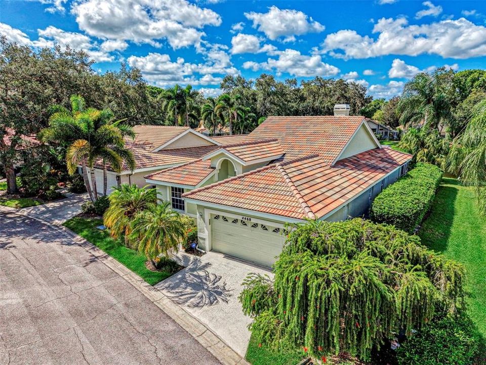 For Sale: $435,000 (2 beds, 2 baths, 2079 Square Feet)
