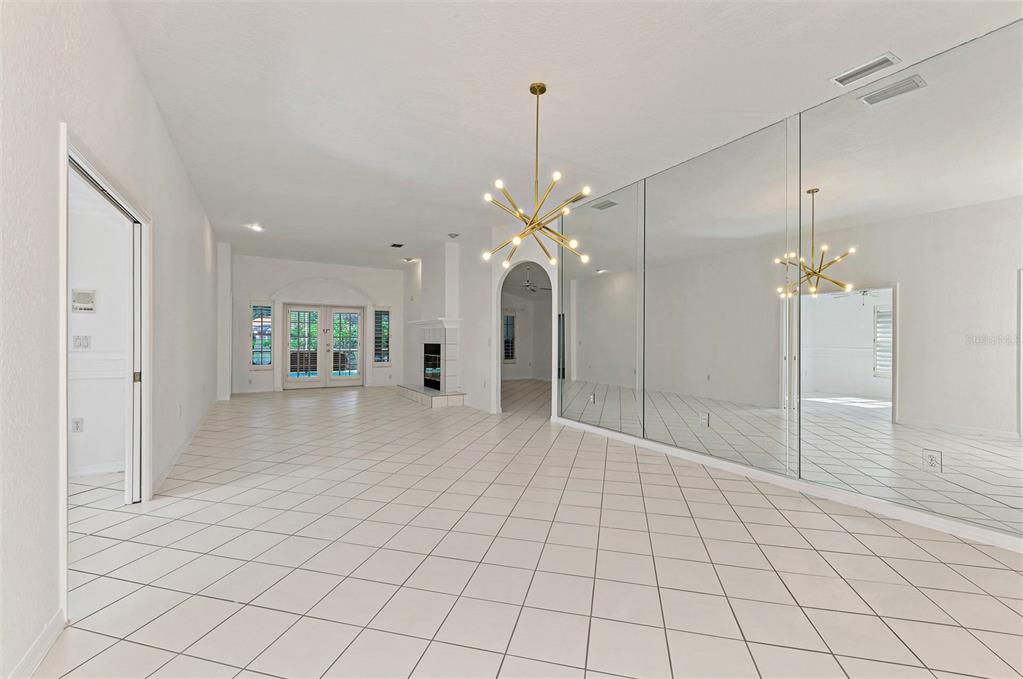 For Sale: $435,000 (2 beds, 2 baths, 2079 Square Feet)