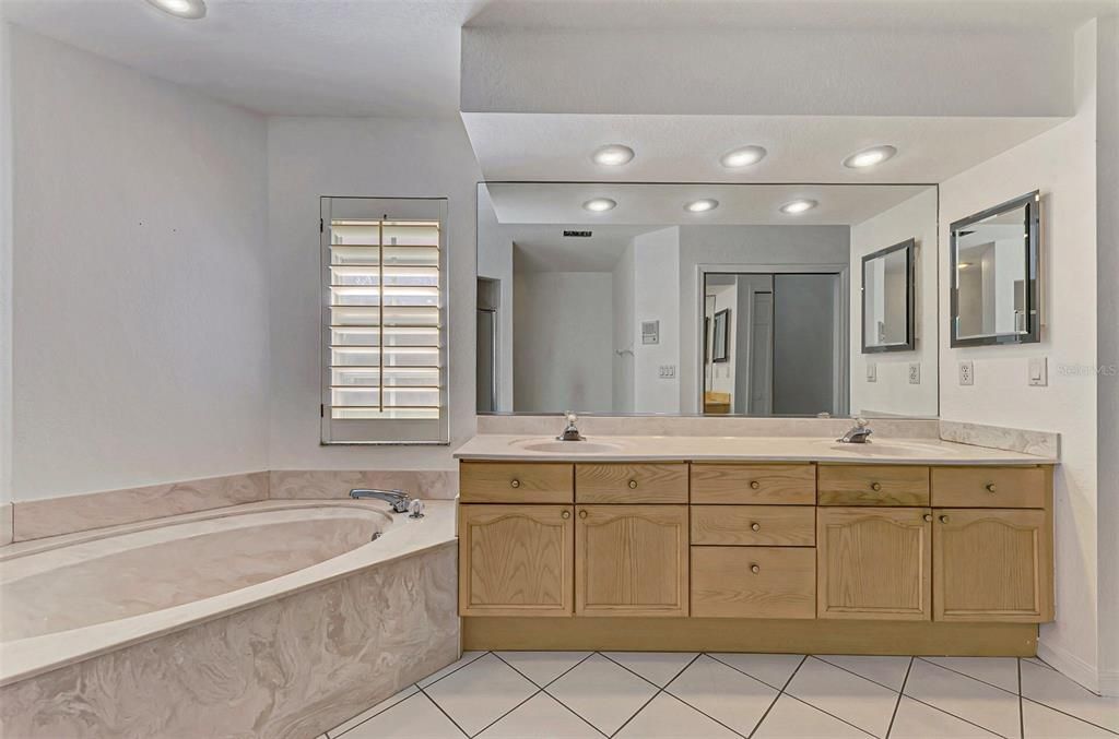For Sale: $435,000 (2 beds, 2 baths, 2079 Square Feet)