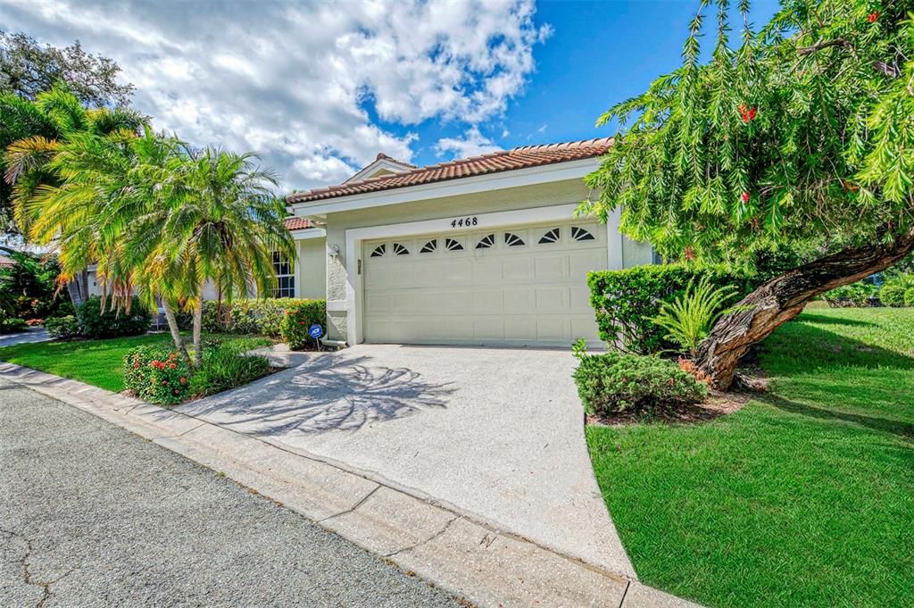 For Sale: $435,000 (2 beds, 2 baths, 2079 Square Feet)
