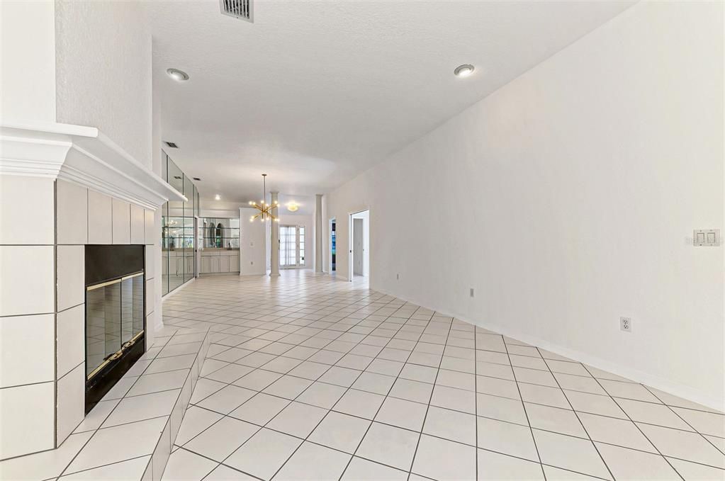 For Sale: $435,000 (2 beds, 2 baths, 2079 Square Feet)
