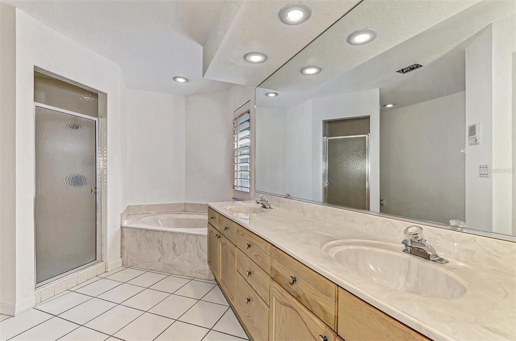 For Sale: $435,000 (2 beds, 2 baths, 2079 Square Feet)