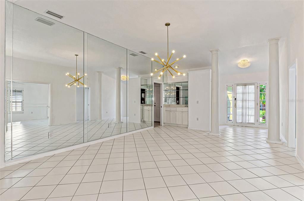 For Sale: $435,000 (2 beds, 2 baths, 2079 Square Feet)