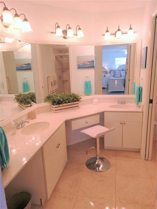 В аренду: $3,900 (2 спален, 2 ванн, 1112 Квадратных фут)