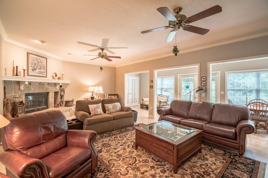 For Sale: $850,000 (4 beds, 2 baths, 3499 Square Feet)