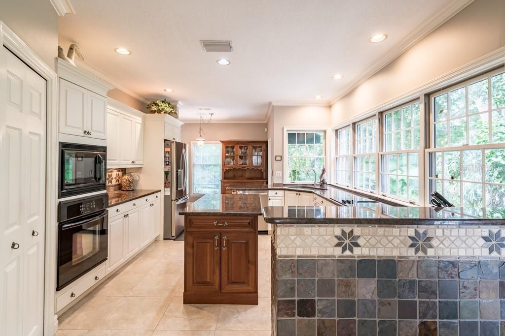 For Sale: $850,000 (4 beds, 2 baths, 3499 Square Feet)