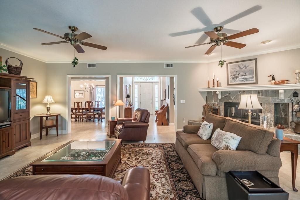 For Sale: $850,000 (4 beds, 2 baths, 3499 Square Feet)
