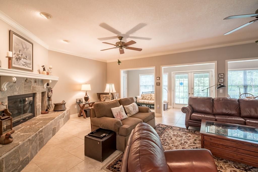 For Sale: $850,000 (4 beds, 2 baths, 3499 Square Feet)