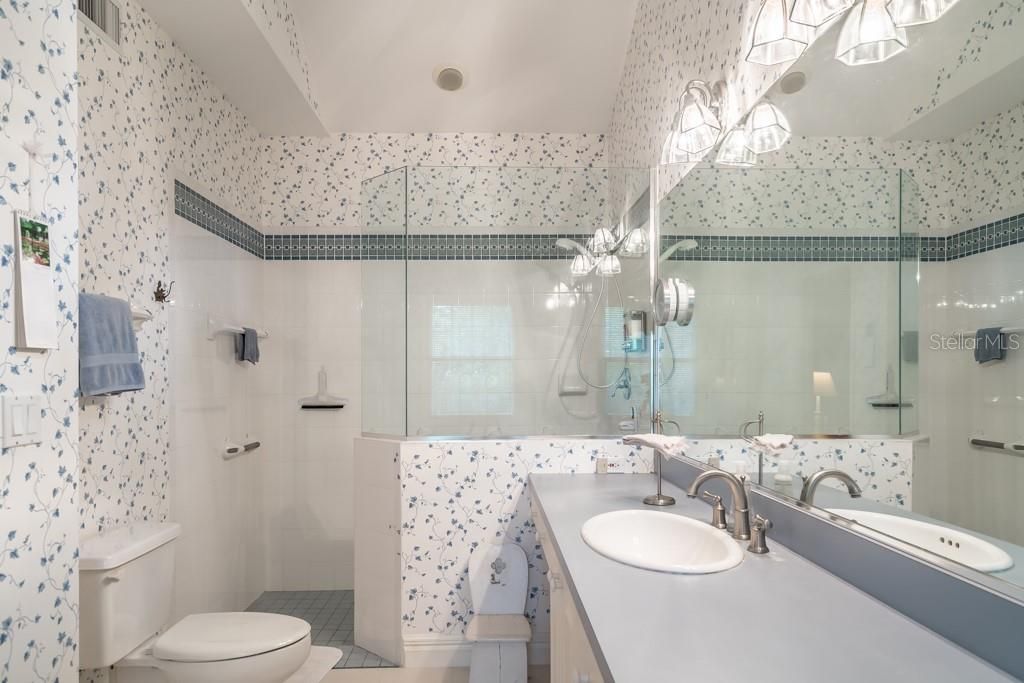 For Sale: $850,000 (4 beds, 2 baths, 3499 Square Feet)