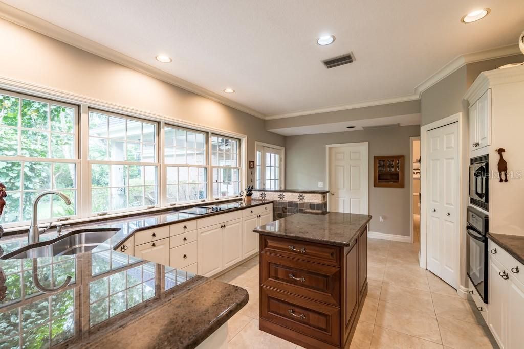 For Sale: $850,000 (4 beds, 2 baths, 3499 Square Feet)