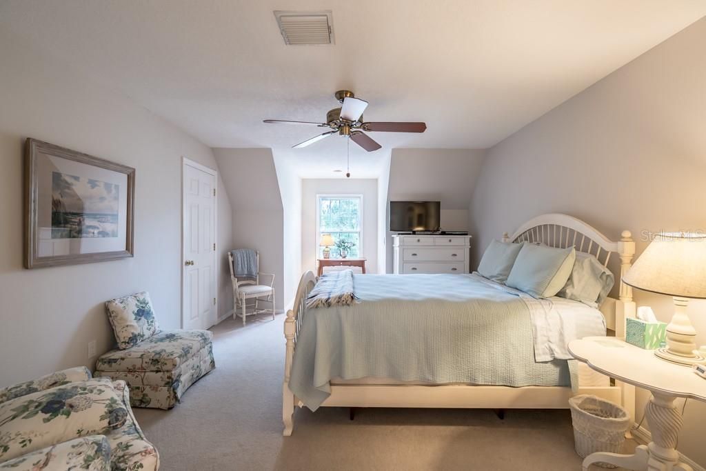 For Sale: $850,000 (4 beds, 2 baths, 3499 Square Feet)