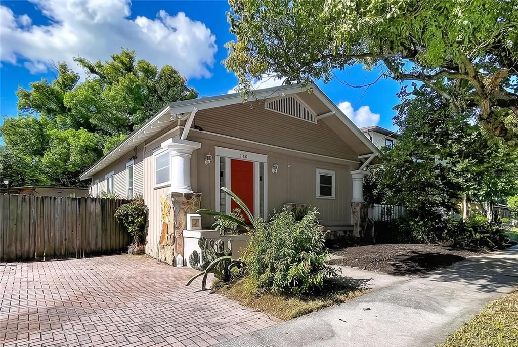 For Sale: $499,900 (3 beds, 2 baths, 2000 Square Feet)