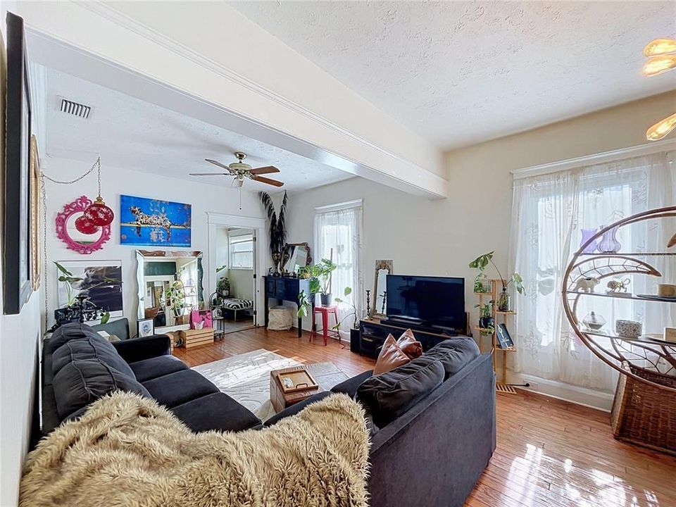 For Sale: $499,900 (3 beds, 2 baths, 2000 Square Feet)