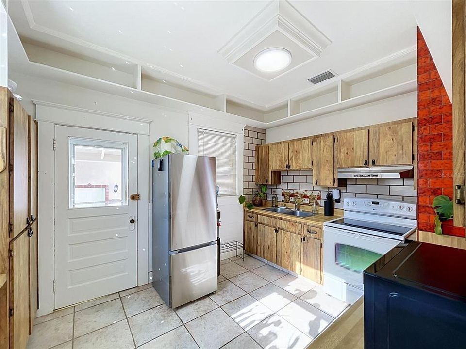 For Sale: $499,900 (3 beds, 2 baths, 2000 Square Feet)