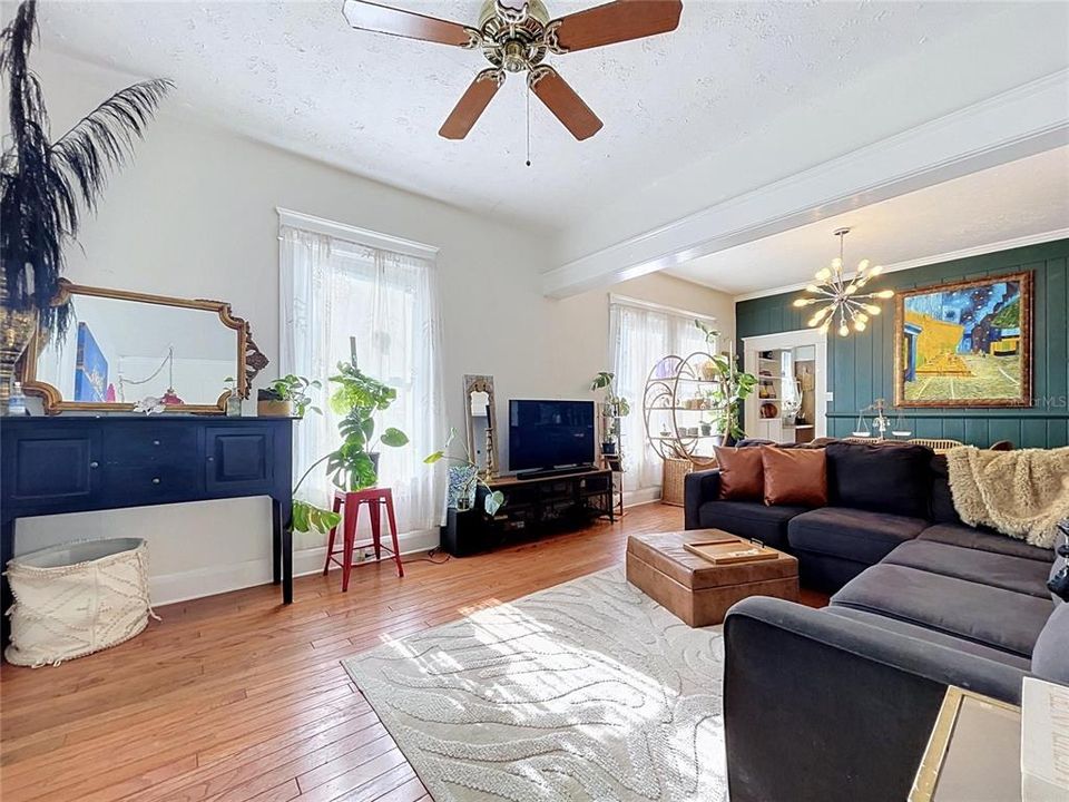 For Sale: $499,900 (3 beds, 2 baths, 2000 Square Feet)