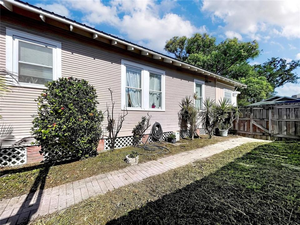 For Sale: $499,900 (3 beds, 2 baths, 2000 Square Feet)