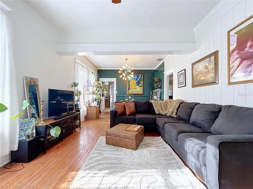 For Sale: $499,900 (3 beds, 2 baths, 2000 Square Feet)