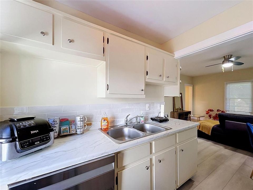 For Sale: $499,900 (3 beds, 2 baths, 2000 Square Feet)