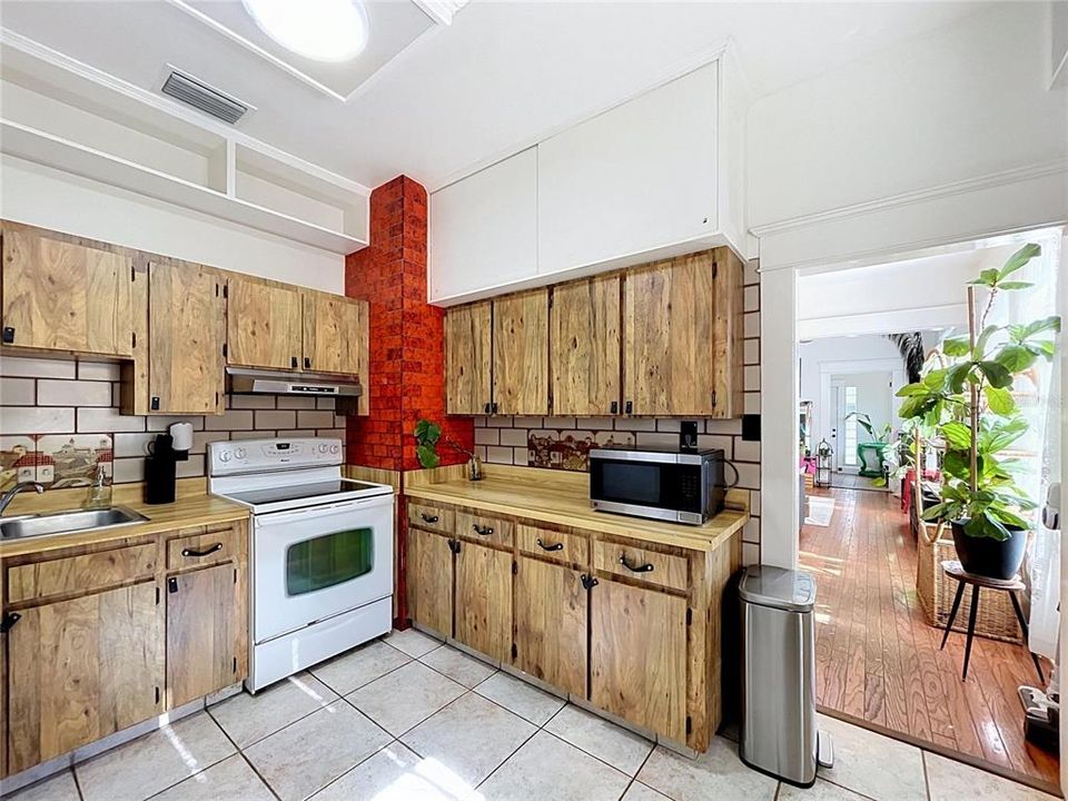 For Sale: $499,900 (3 beds, 2 baths, 2000 Square Feet)