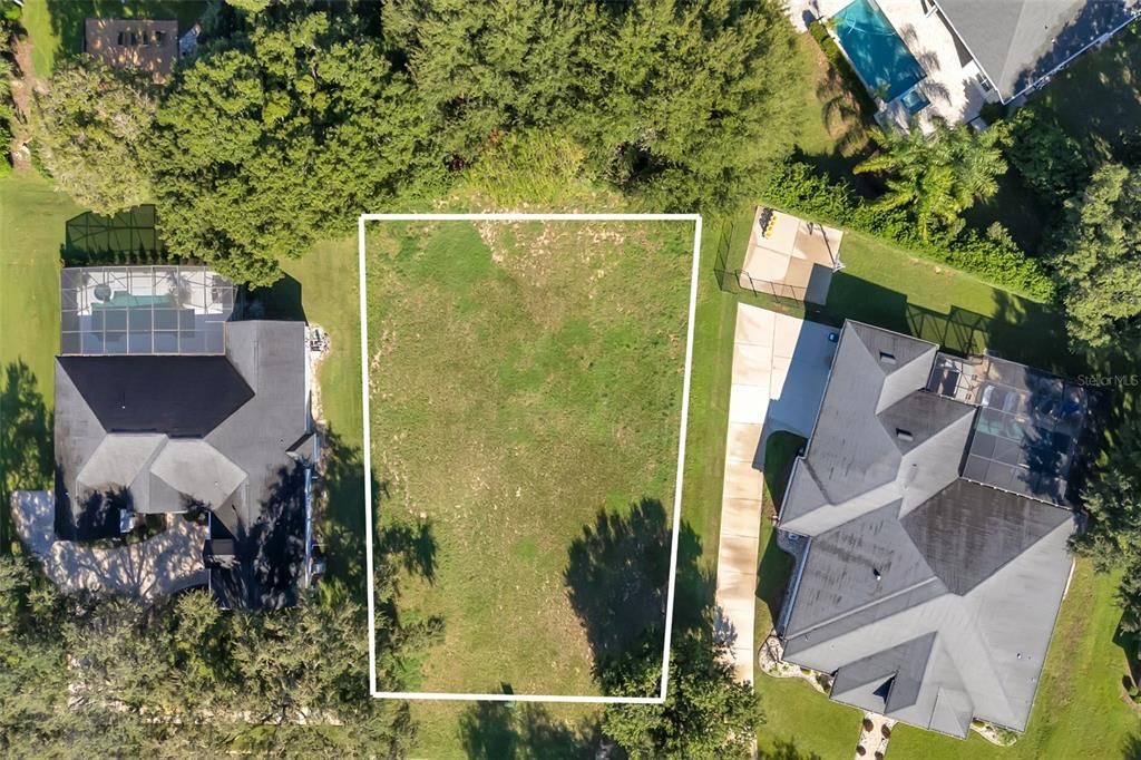 待售: $299,500 (0.37 acres)