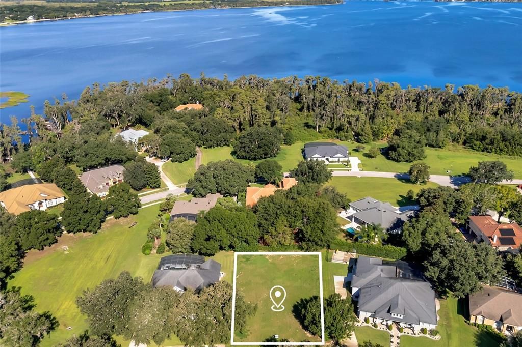 待售: $299,500 (0.37 acres)