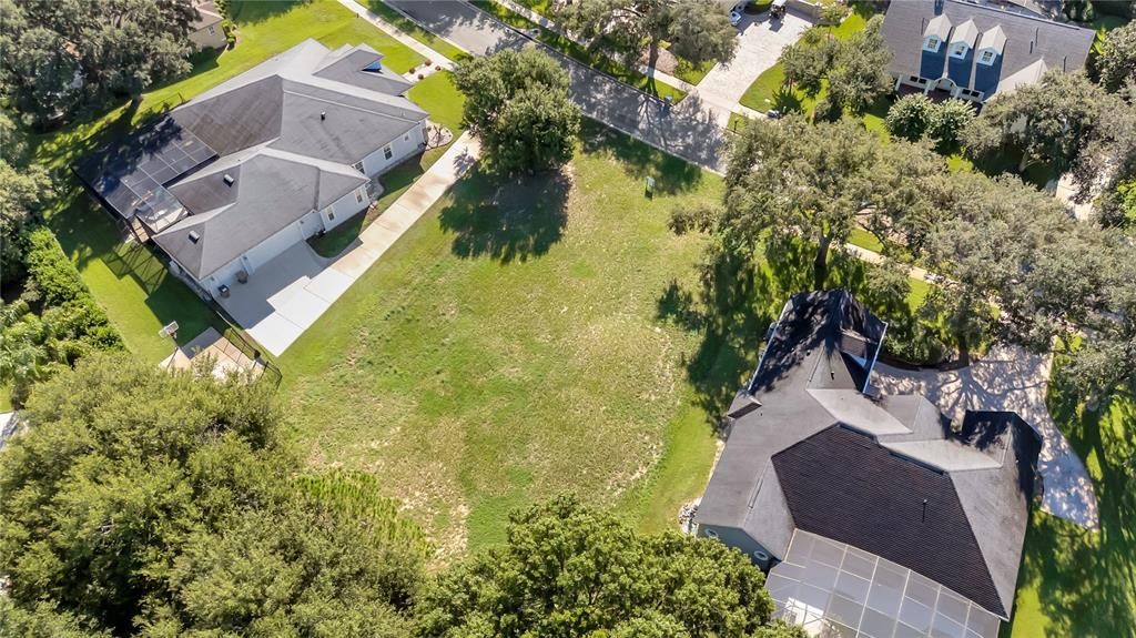 待售: $299,500 (0.37 acres)