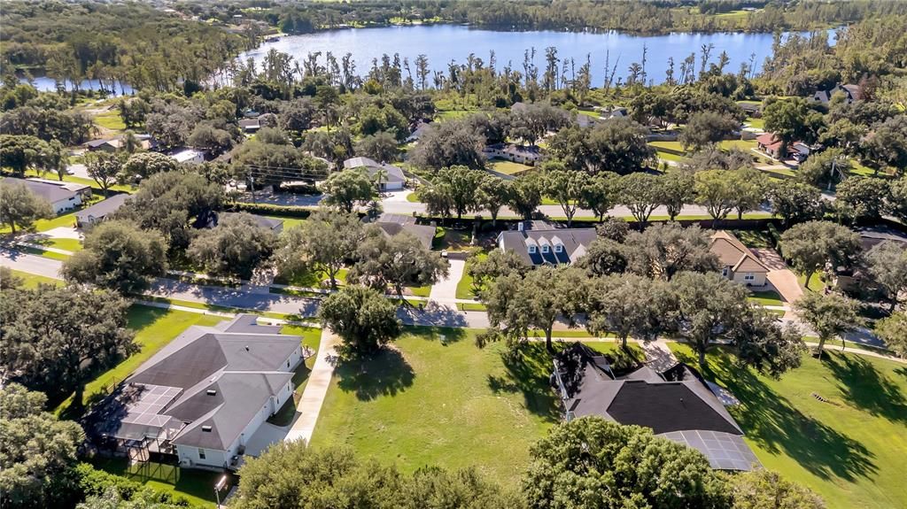 待售: $299,500 (0.37 acres)