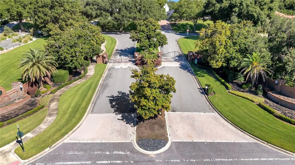 待售: $299,500 (0.37 acres)