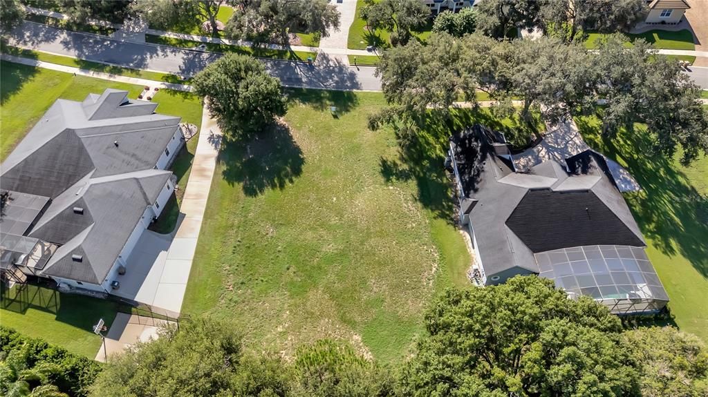 待售: $299,500 (0.37 acres)