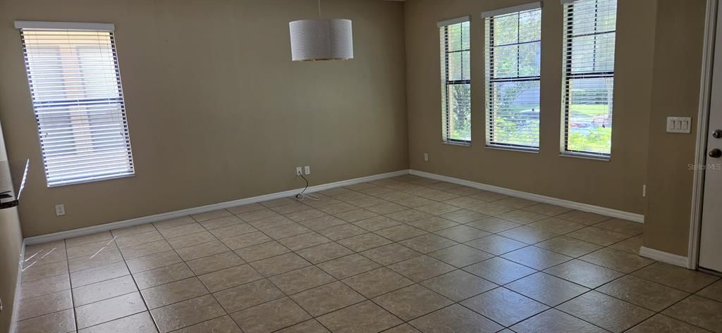 En Venta: $495,000 (4 camas, 2 baños, 2102 Pies cuadrados)