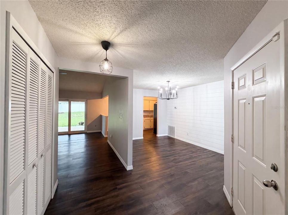 For Sale: $367,000 (3 beds, 2 baths, 1528 Square Feet)