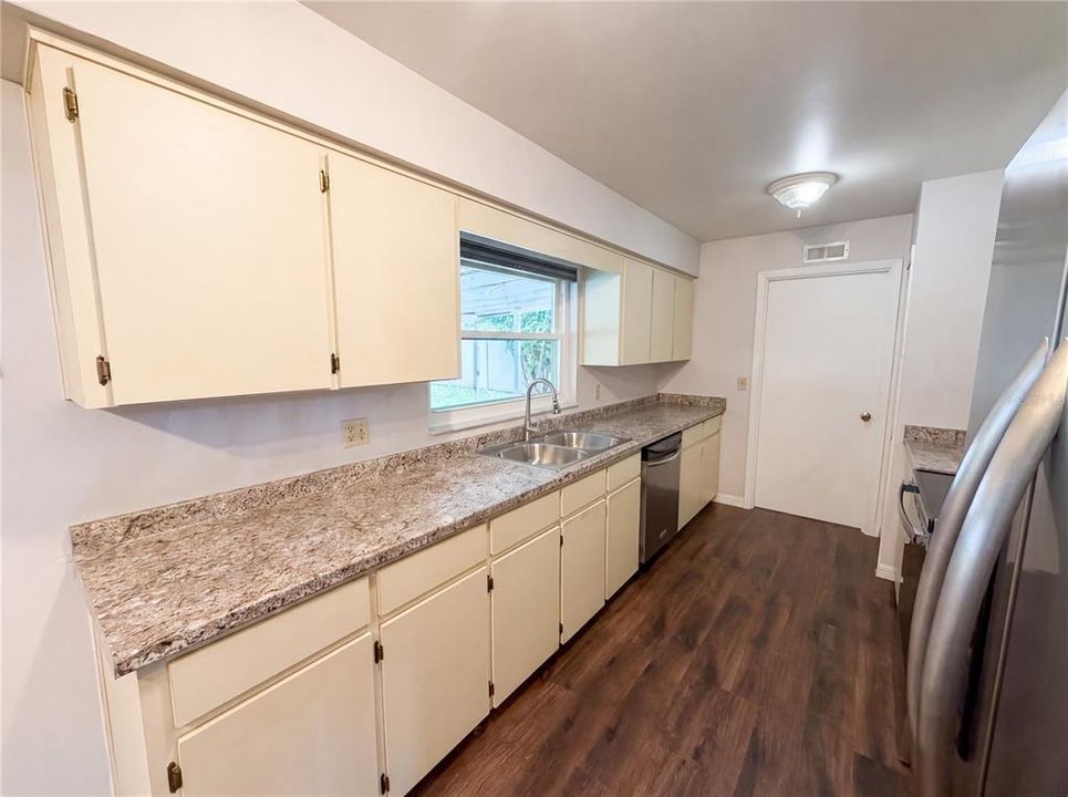 For Sale: $367,000 (3 beds, 2 baths, 1528 Square Feet)