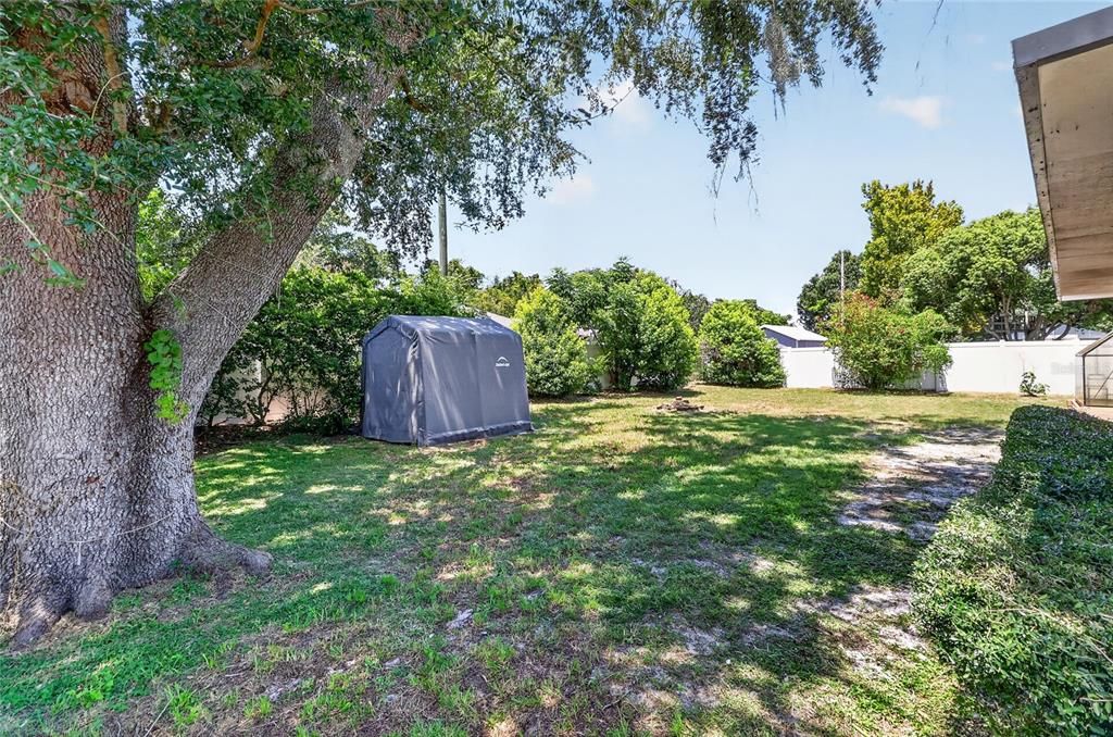 Active With Contract: $309,000 (3 beds, 2 baths, 1659 Square Feet)