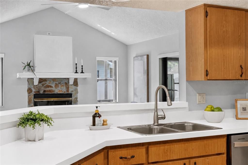 Active With Contract: $309,000 (3 beds, 2 baths, 1659 Square Feet)