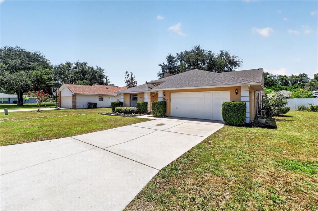 Active With Contract: $309,000 (3 beds, 2 baths, 1659 Square Feet)