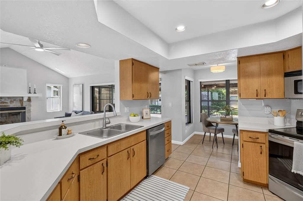 Active With Contract: $309,000 (3 beds, 2 baths, 1659 Square Feet)
