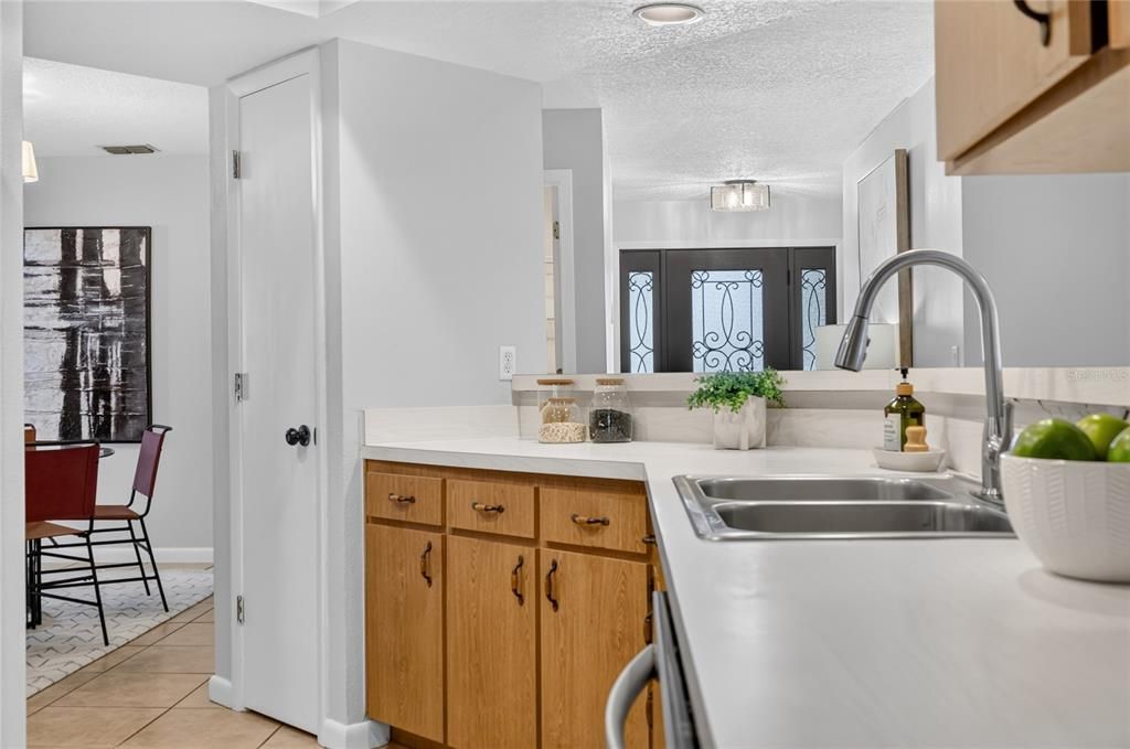 Active With Contract: $309,000 (3 beds, 2 baths, 1659 Square Feet)