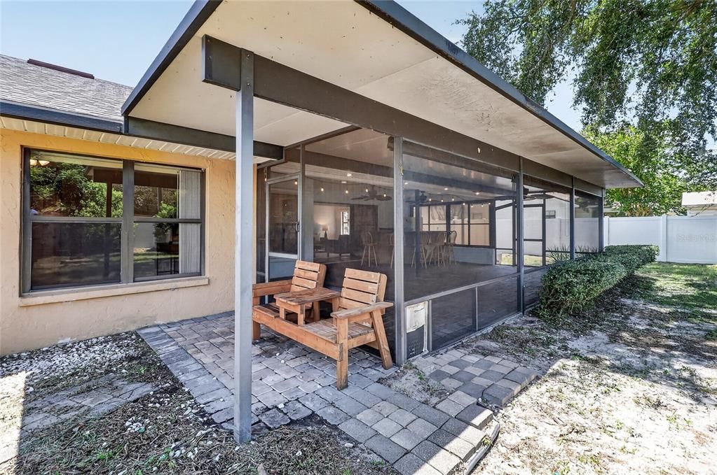 Active With Contract: $309,000 (3 beds, 2 baths, 1659 Square Feet)