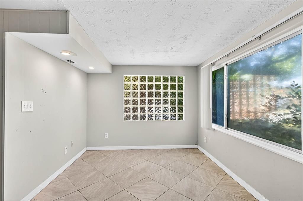For Rent: $1,795 (2 beds, 1 baths, 1068 Square Feet)