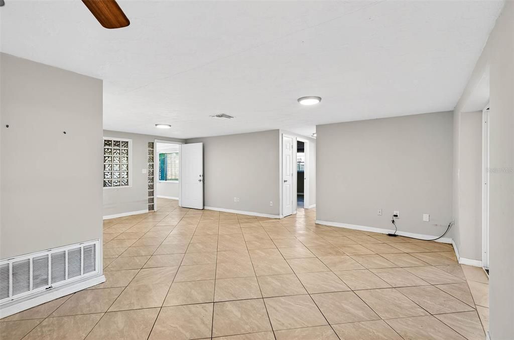 For Rent: $1,795 (2 beds, 1 baths, 1068 Square Feet)