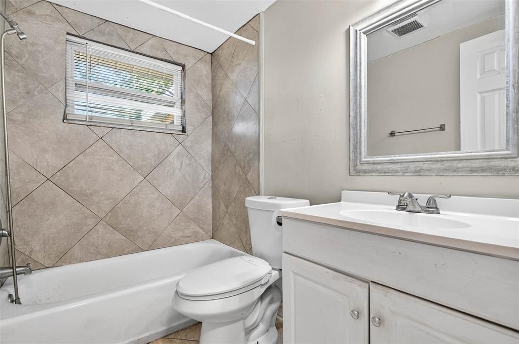 For Rent: $1,795 (2 beds, 1 baths, 1068 Square Feet)