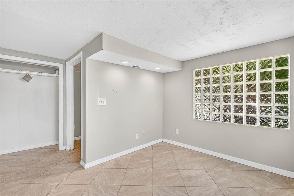 For Rent: $1,795 (2 beds, 1 baths, 1068 Square Feet)